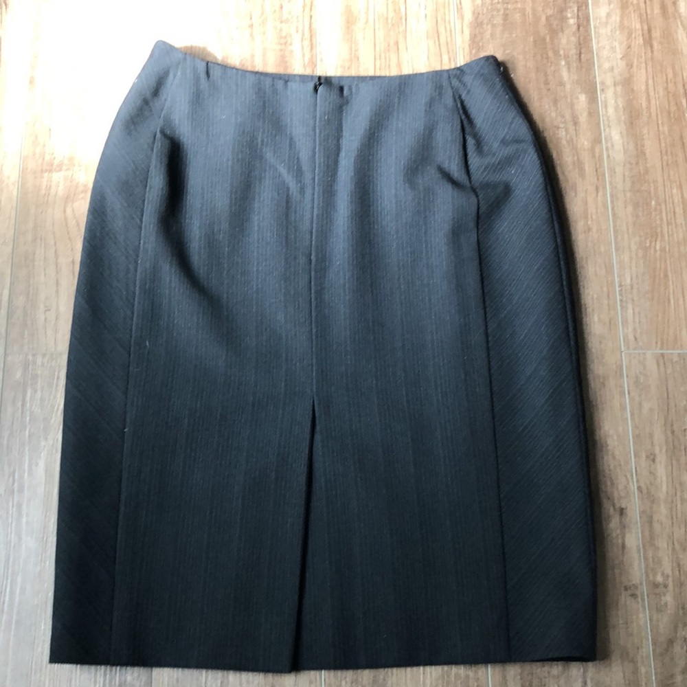 Akris Punto wool suit. - Picture 11 of 14